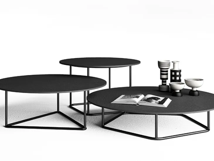 Tavolini con top in cemento antracite Circus di Minotti Italia