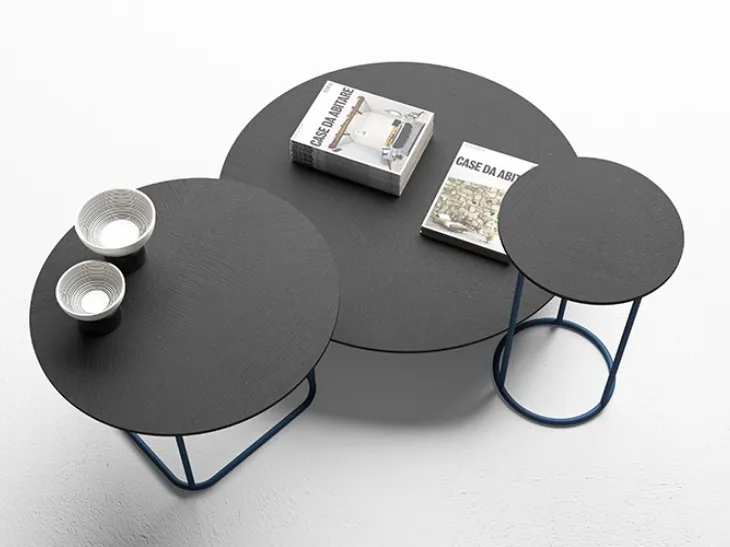 Tavolini con top in cemento antracite Circus di Minotti Italia