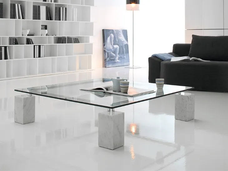Tavolino con base in marmo e piano in cristallo Dielle di Cattelan Italia