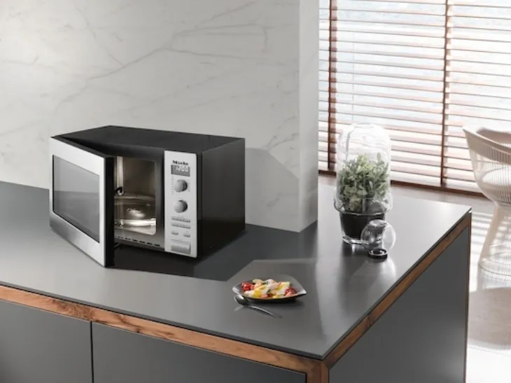 Forno a Microonde con Grill M 6012 SC di Miele