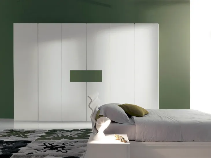 Armadio di design con ante battenti con porta tv estraibile in laccato bianco e verde Dream di Fimar