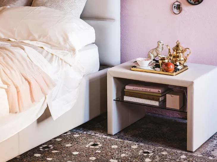 Comodino in legno rivestito in pelle Dorian di Cattelan Italia