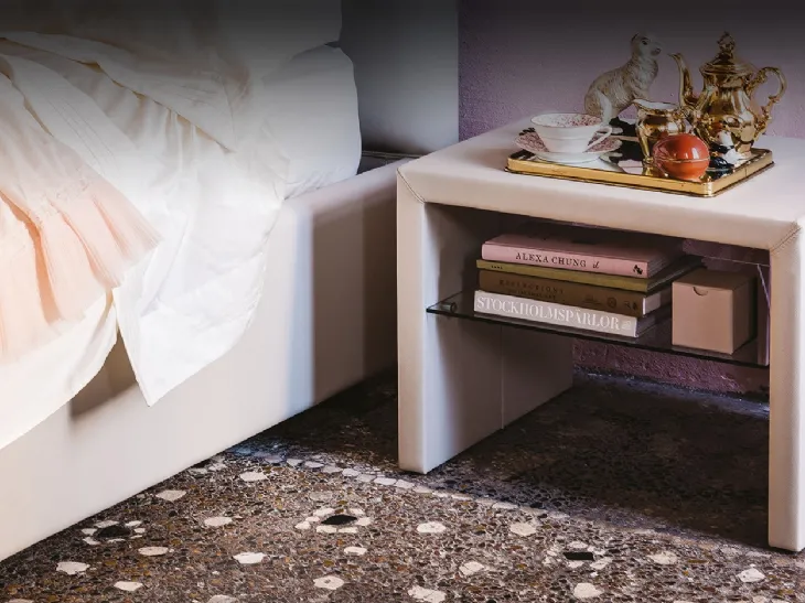 Comodino in legno rivestito in ecopelle Dorian di Cattelan Italia