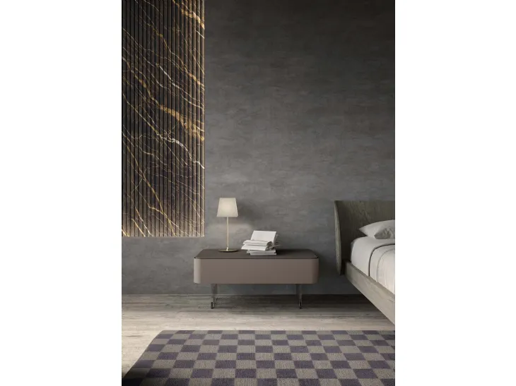 Comodino Elite Fisso laccato con piedini in vetro di Voltan