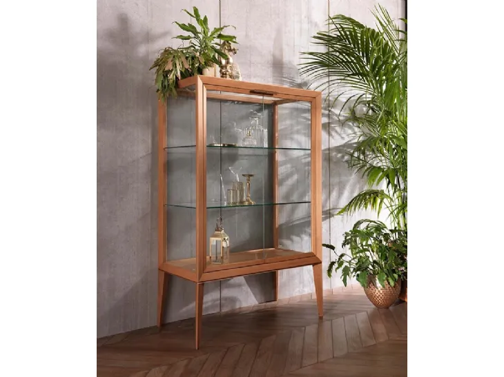 Madia Medea Alta Vetrina in legno di rovere tinto miele di Riflessi