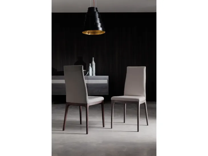 Sedia in pelle con base in faggio tinto Blues di Ozzio
