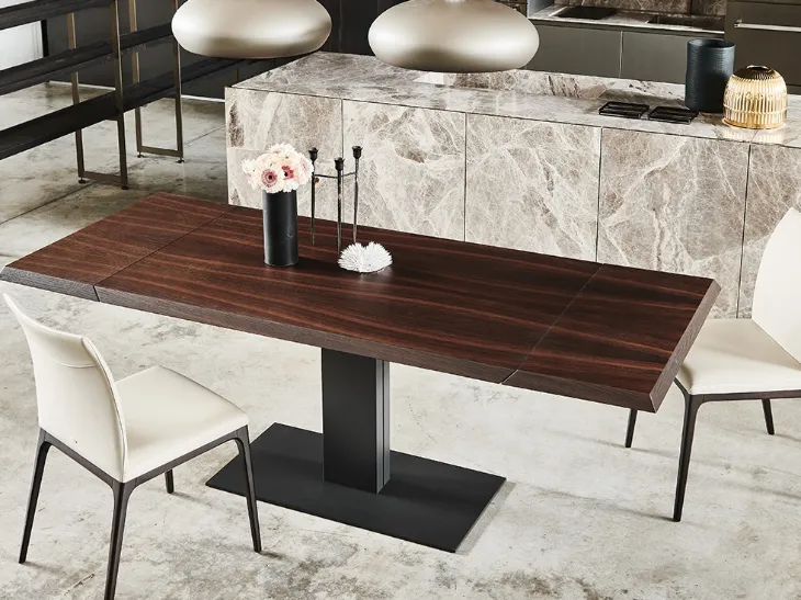 Tavolo allungabile con base in metallo e piano in legno Elvis Wood Drive di Cattelan Italia