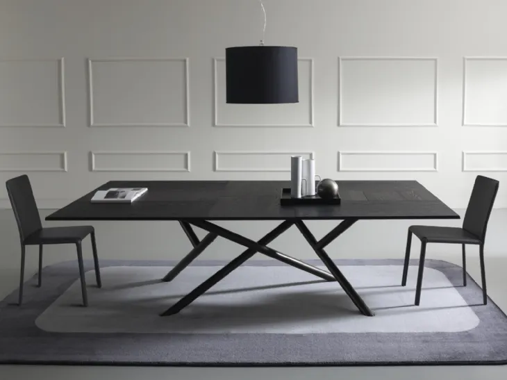 Tavolo allungabile in legno di rovere con base in metallo Random di Ozzio
