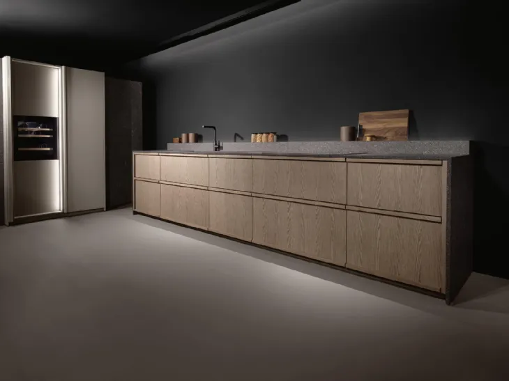 Cucina Design Arena mass + K table ad angolo di Maistri