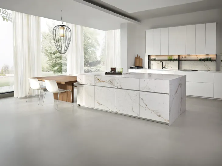 Cucina Design con isola Giza neolith + Arena Line di Maistri