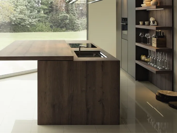 Cucina Design con isola Arka 05 in legno e laccato di Maistri
