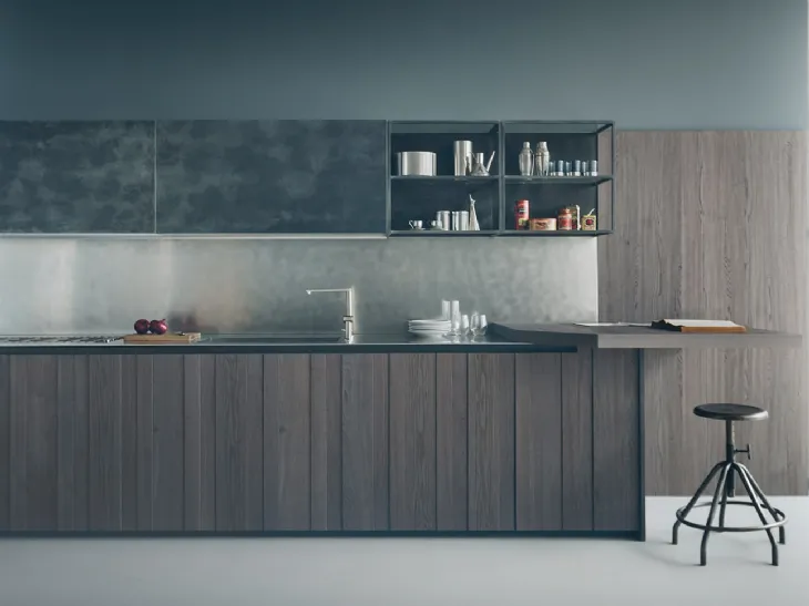 Cucina Design con penisola Fifty 03 in rovere e finitura Metal di Zampieri Cucine