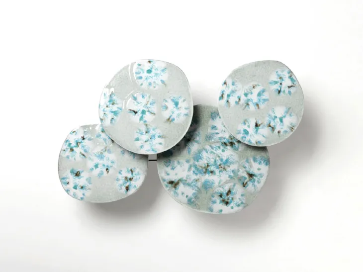 Tavolino Bouquet in lava decorato a mano di Paola Lenti