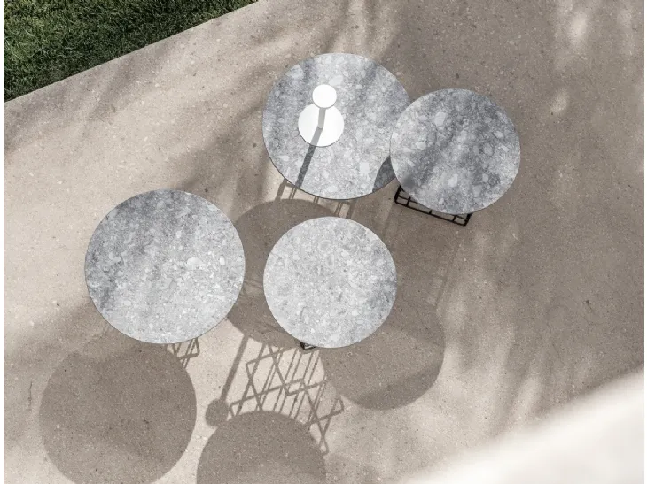 Tavolino da esterno in pietra con base in metallo Mesh Outdoor di Flexteam