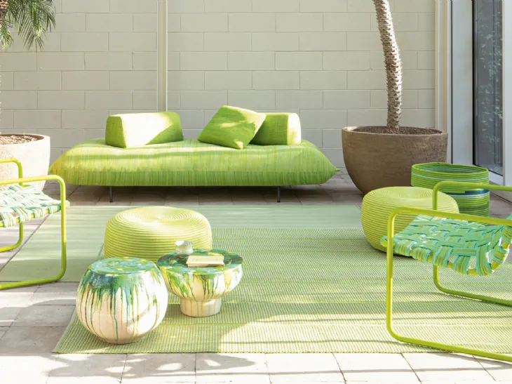 Divano in tessuto imbottito Pod di Paola Lenti